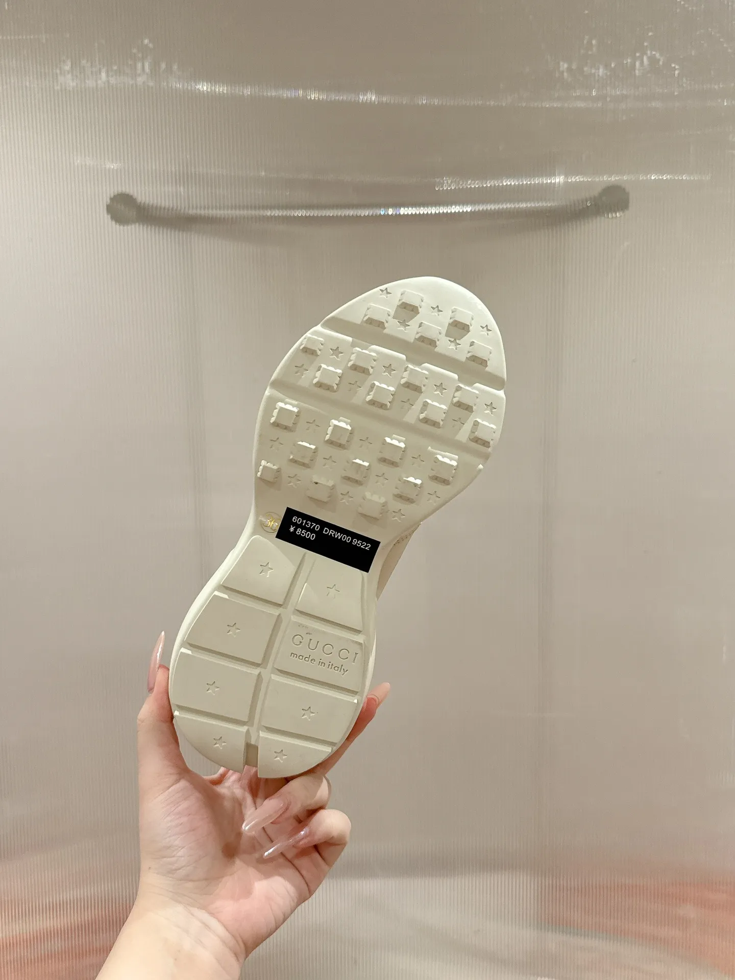 👟👟Ex-factory price 700👟👟 Men's size +10 🇮🇹Italy🇮🇹Gucci GUCCI🇮🇹Dad shoes (purchase level) (original replica) 👑 The original version purchased by Taikoo Hui has been continuously improved and upgraded in details, from the packaging of the shoes - anti-counterfeiting markings - shoe box accessories - fabric optimization - outsole technology - stitching and routing - oil edge technology. We do our best ◼️ Outsole: original plate molding ◼️ Upper: original grade A imported cowhide 🐮 ◼️ lining: original grade A mixed sheepskin 🐑 ◼️ Feet: original grade A mixed sheepskin 🐑 ◼️ Medium and low belt LOGO + original injection molding foot technology + original lasting technology ◼️ Original full set of customized packaging (anti-counterfeiting chip + a cloth bag + GUCCI card envelope + electronic invoice with credit card slip + shoelaces) ◼️ All details of the higher version are consistent with the original version (note the comparison) ◼️ Code number: 35-40 for women and 39-44 for men